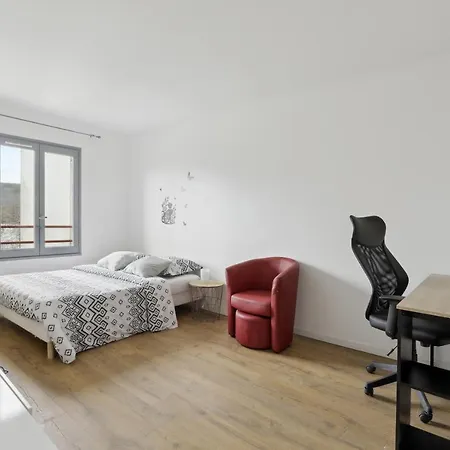 Budget Spacious Apart With Terrace